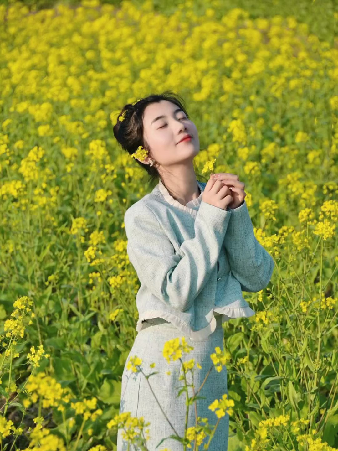 油菜花拍照姿势整理好啦!早春二月的油菜花开了