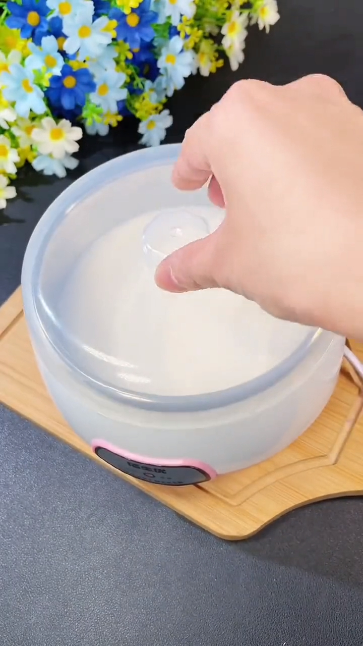 家里孩子爱喝酸奶,教你一招可以自己在家做。这个菌粉专门用来做酸奶的