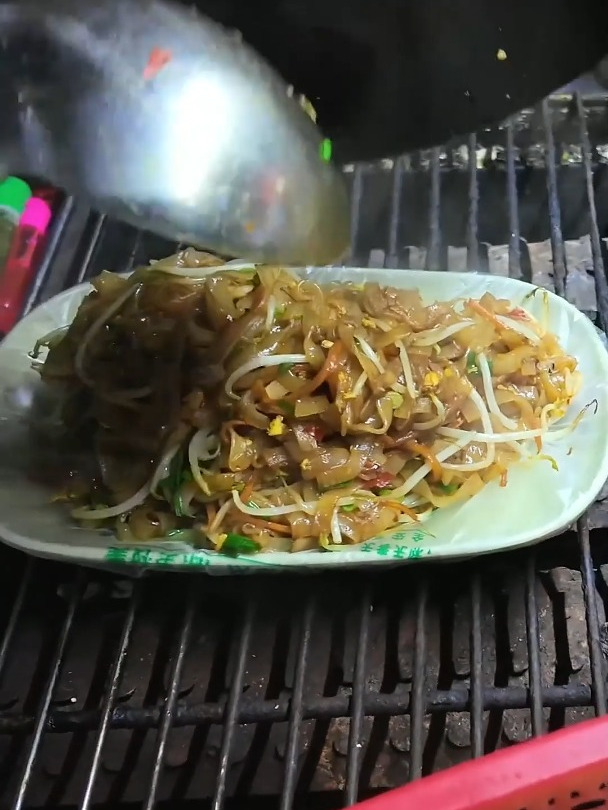 深圳路边摊蛋炒粉就是香,大排档首选美食!