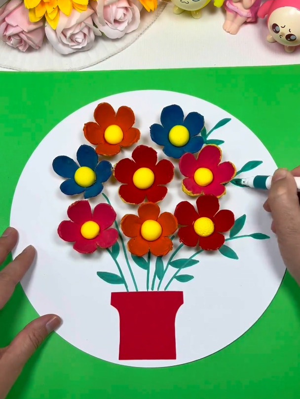 春暖花开季,用鸡蛋托做一幅花朵手工画,非常简单,幼儿园手工