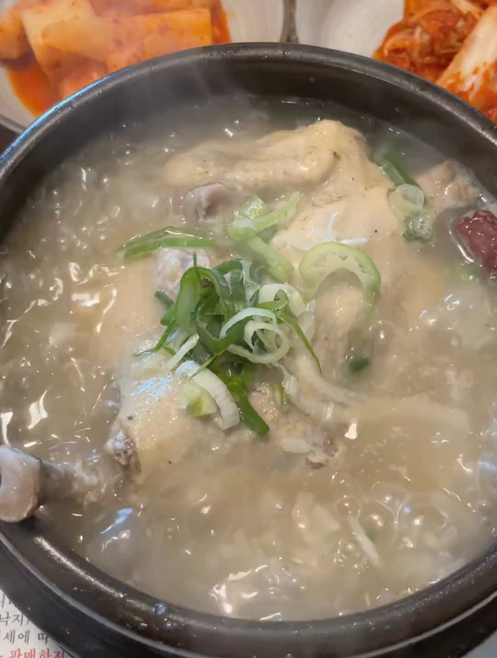 三伏天韩国人必吃的美食「参鸡汤」,今天我们也去补一补!