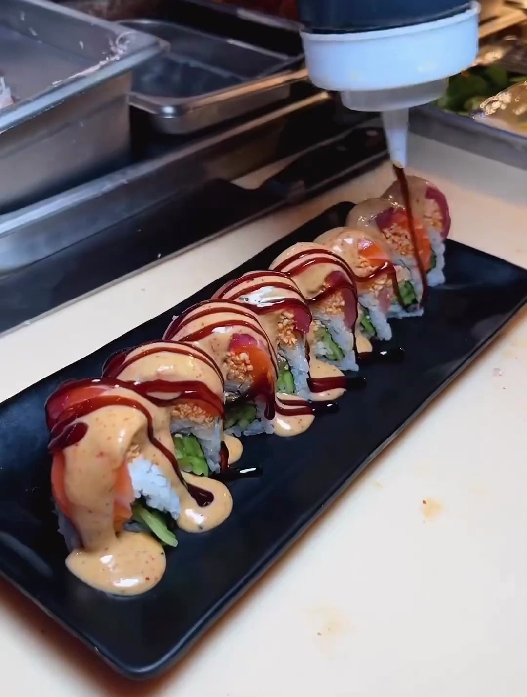 彩虹鱼肉寿司,据说在美国超级火……