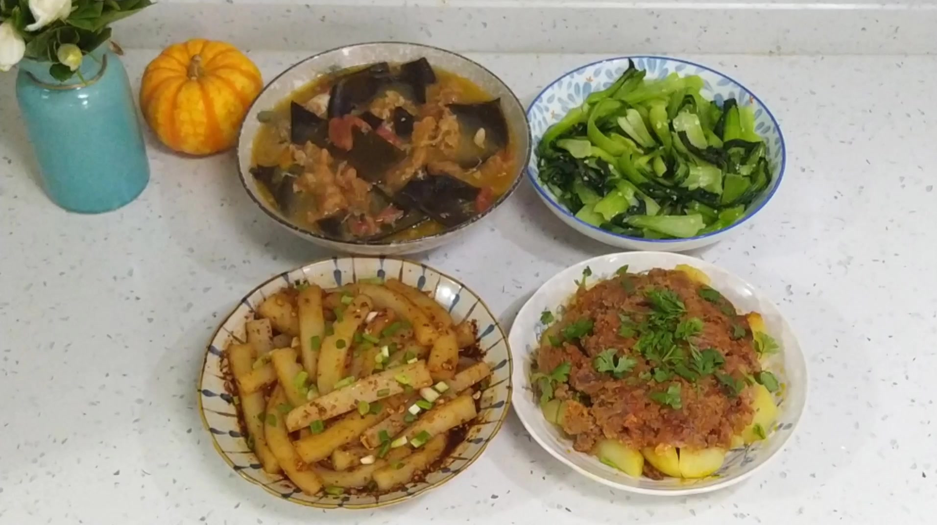 晚餐3菜1汤,有荤有素,好吃又有营养,粉蒸牛肉软烂入味