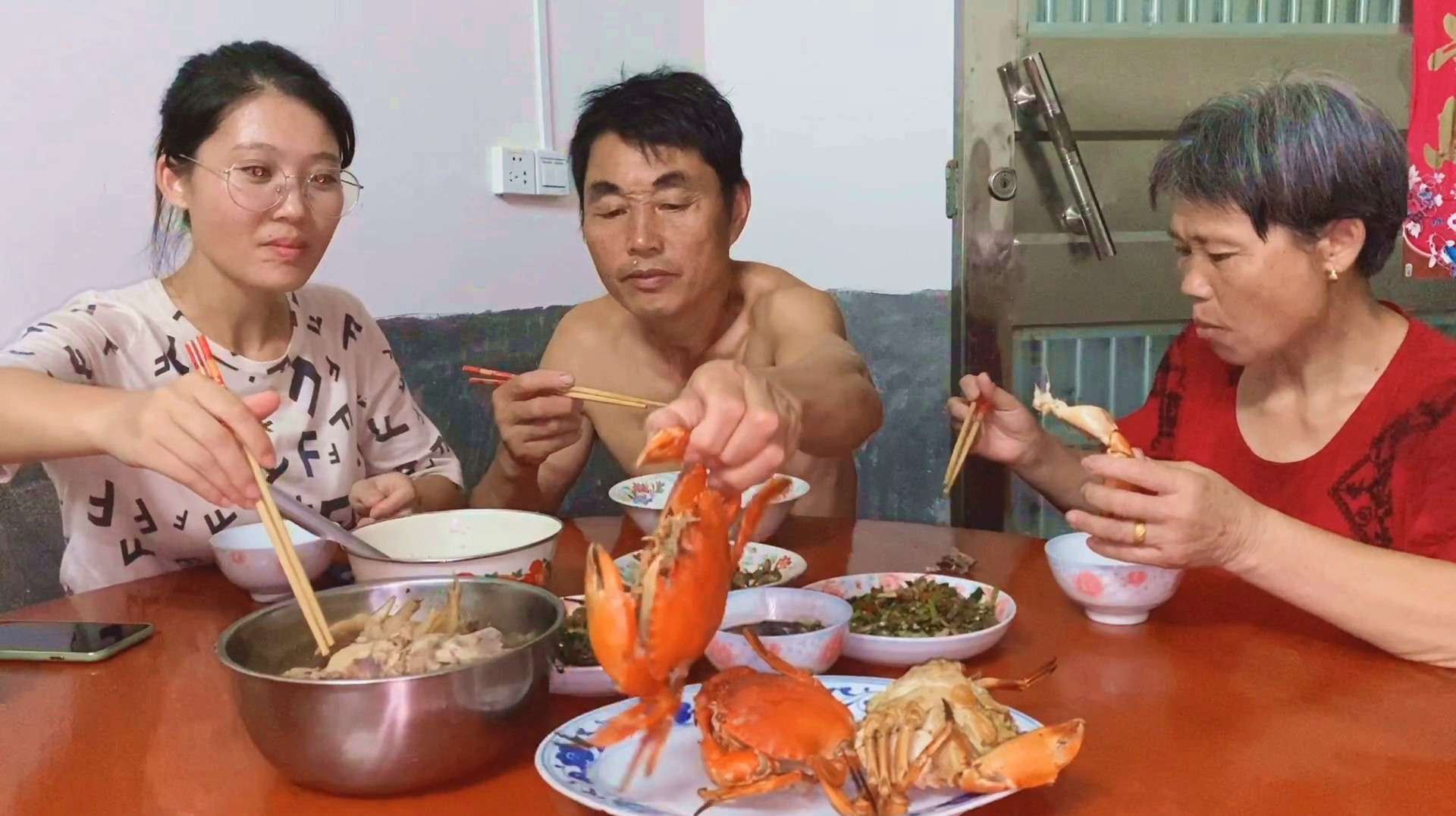 丽君花500多网购四只大螃蟹,个个鲜活肥美,蒸熟给爸妈尝尝啥味