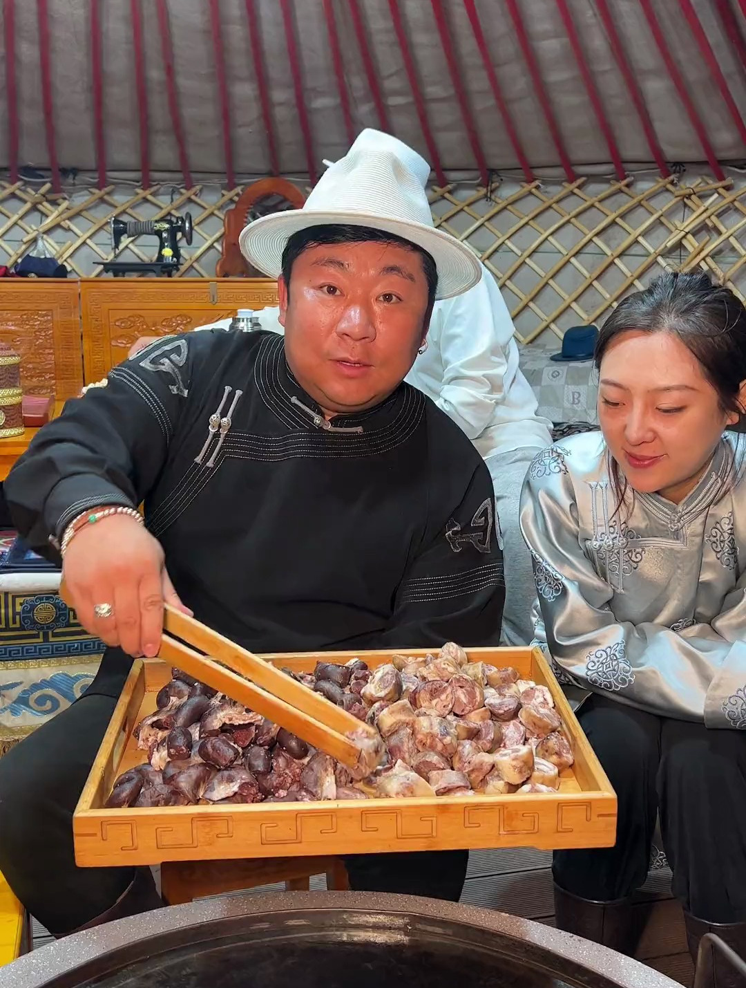 内蒙美好推荐官 草原美食 传统肉肠(下集)