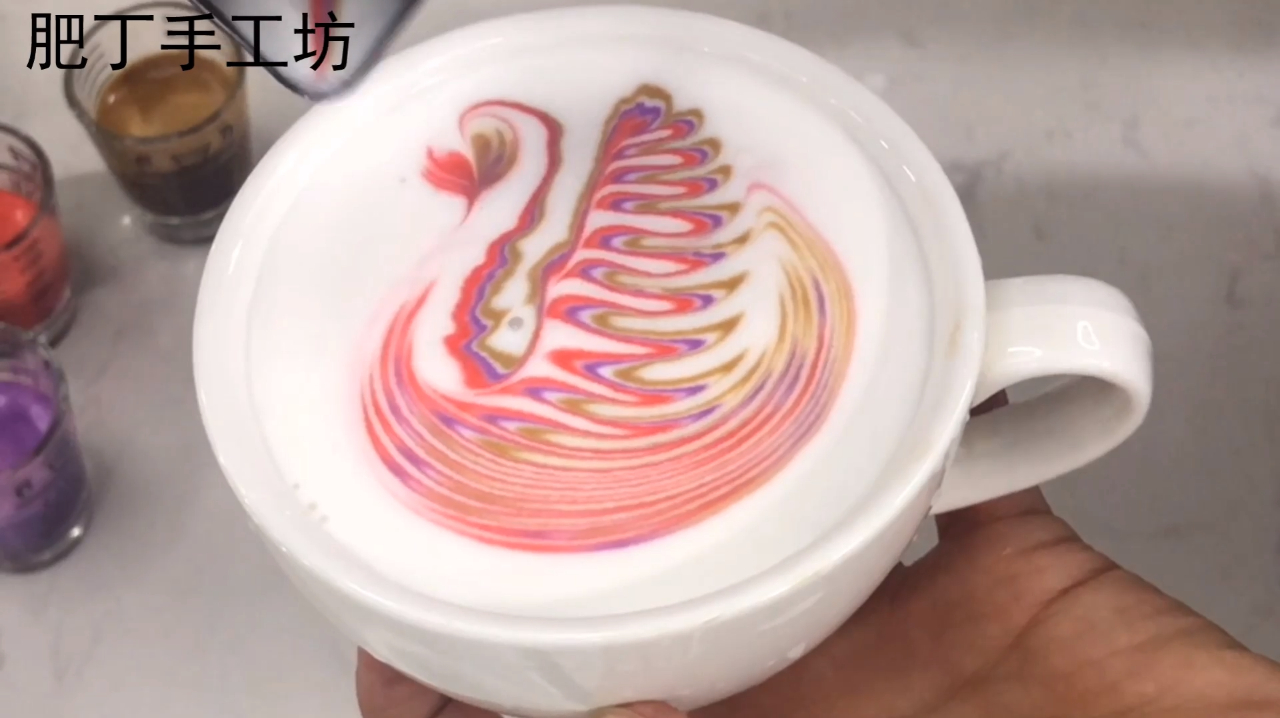 这天鹅彩色拉花也太好看吧