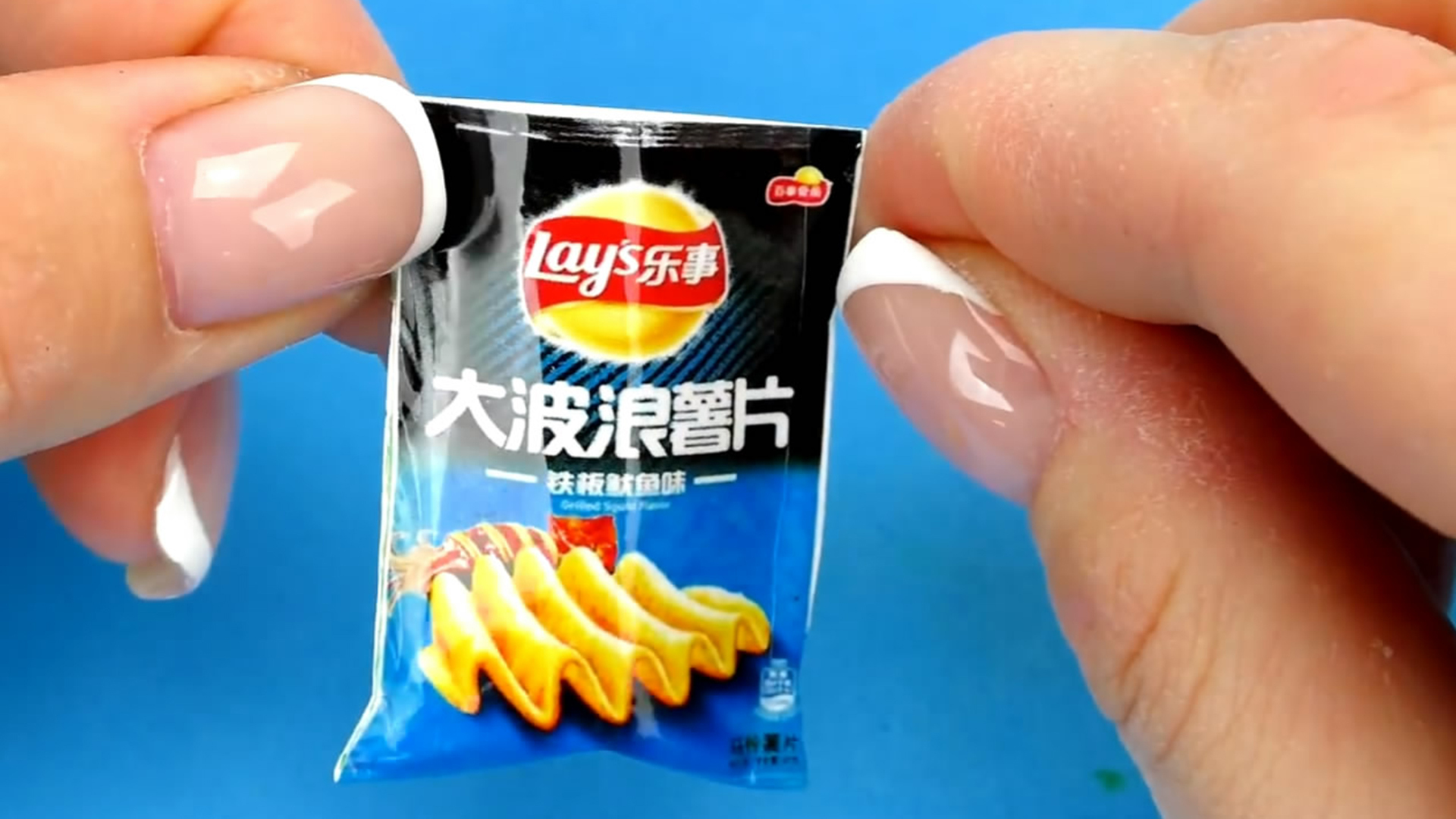 哇!好迷你的乐事薯片,这个口味究竟好不好吃呢?