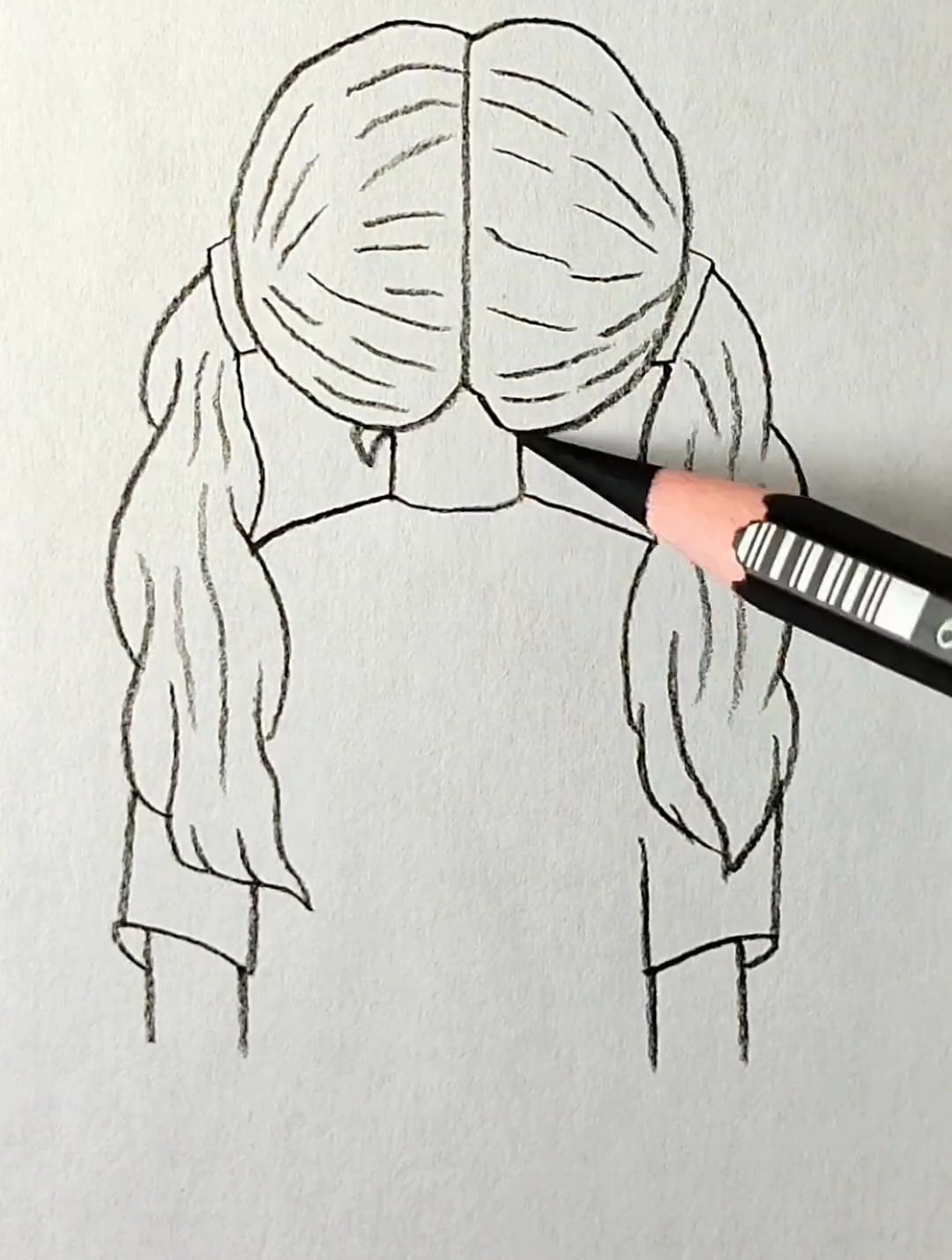 长发女孩背影简笔画