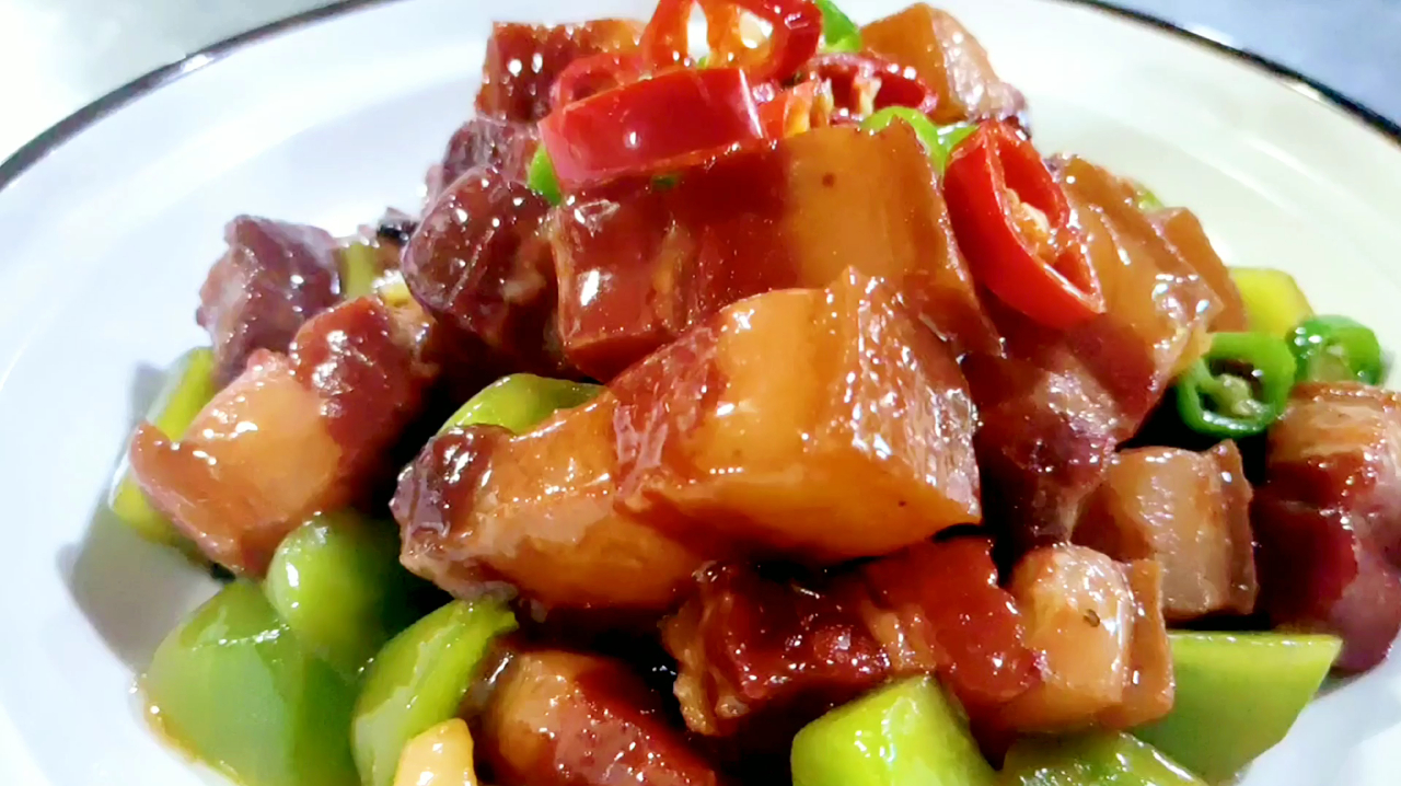 大厨教你做红烧肉,上个视频如何加工,配上这种食材口口爆香