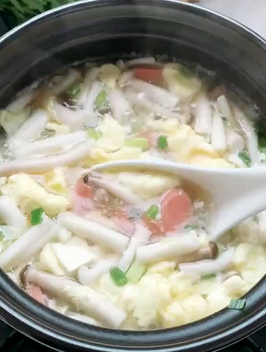 《海鲜菌菇汤》这样做汤才营养,汤鲜美味又清爽