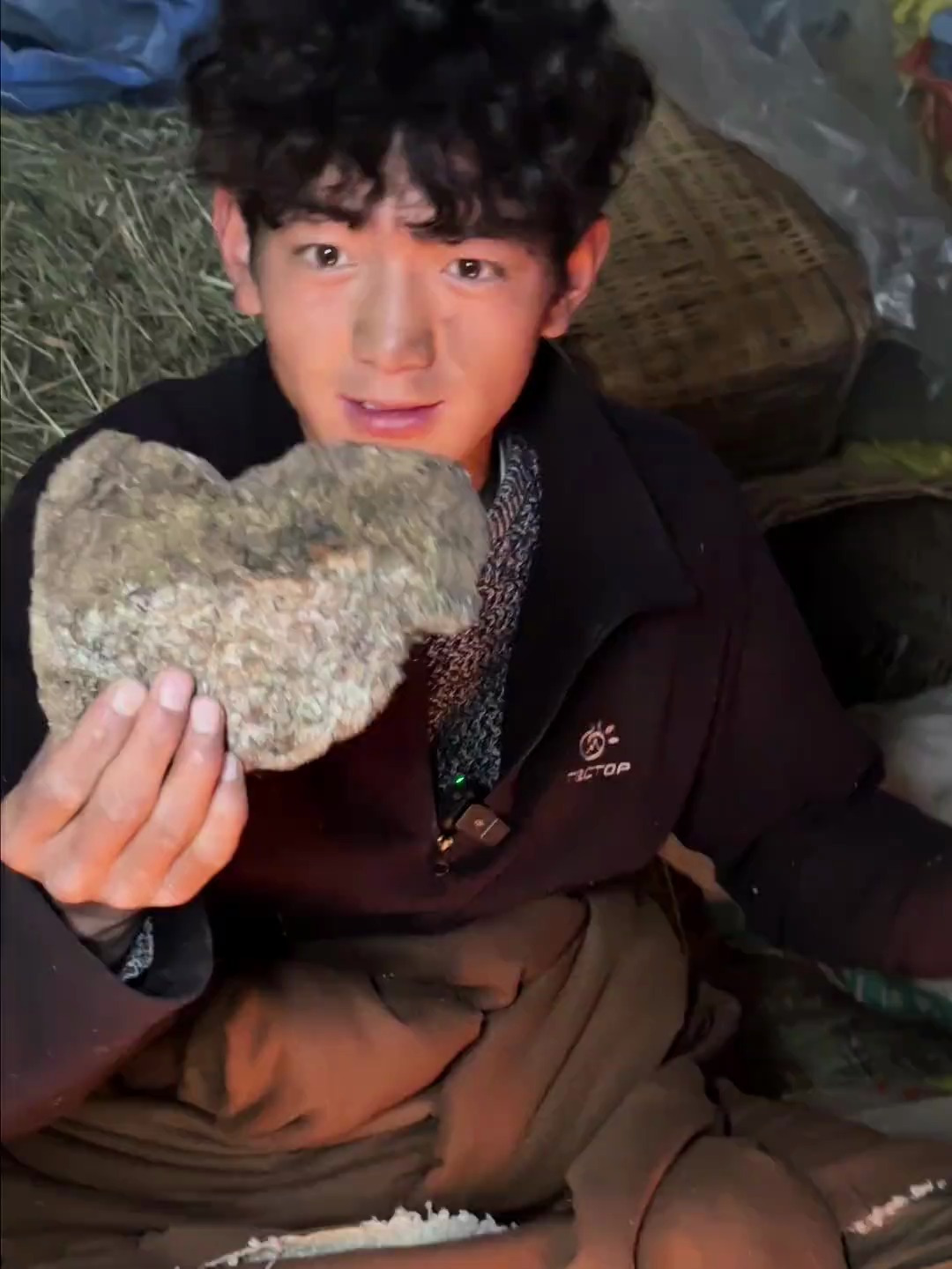 你们吃过炒青稞吗,这也是我们的高原爆米花