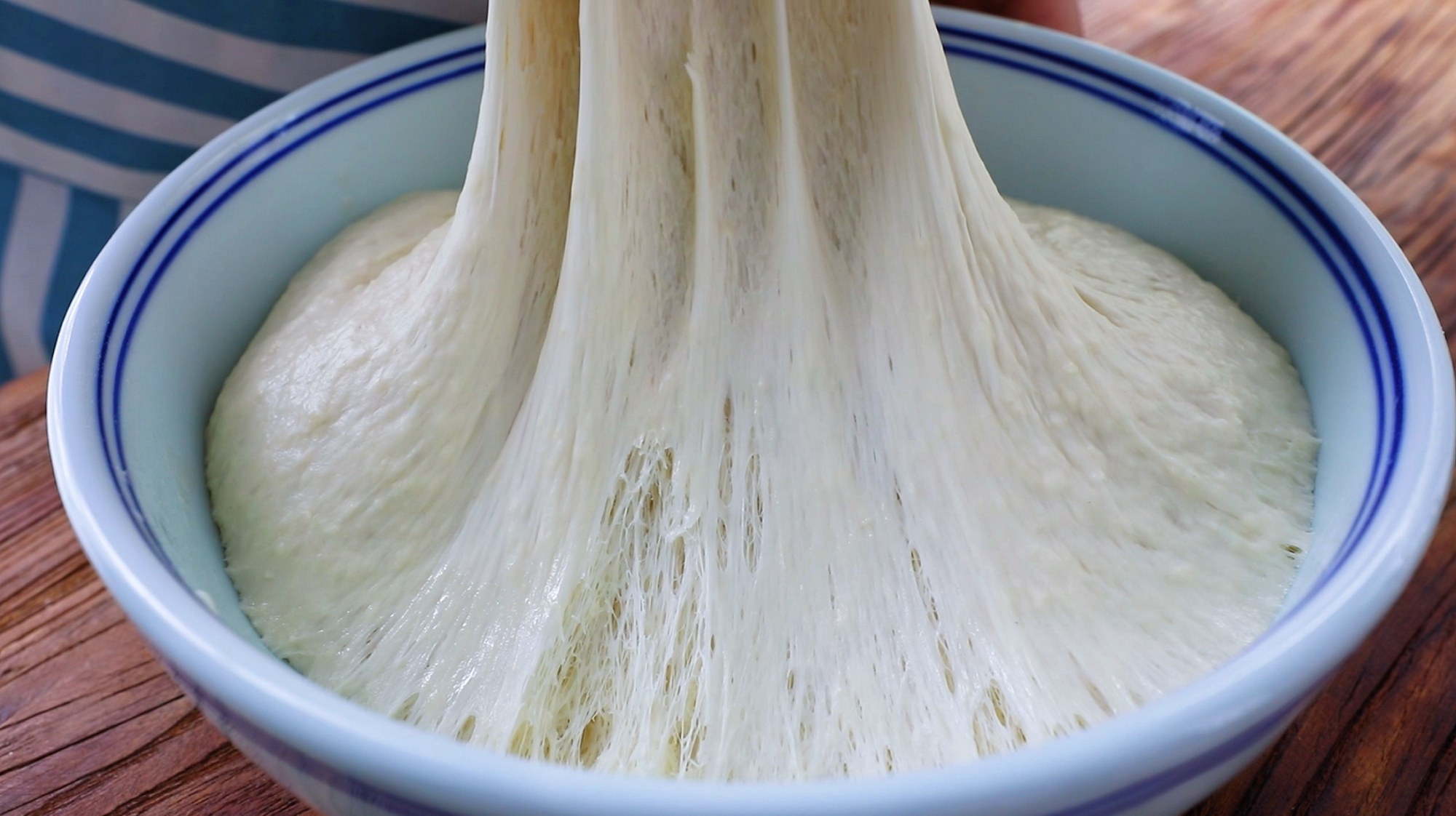 这早餐等一年了,今天终于吃上了,加5个桃子,吃着太香了,过瘾