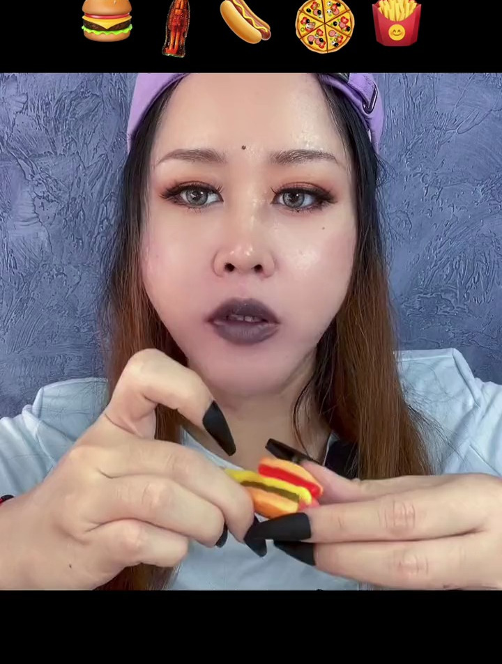 汉堡可乐薯条热狗披萨,快餐组合,一口气全吃掉