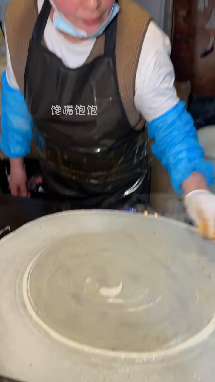 东北铁板煎饼果子太解馋了,配火鸡面超美味!