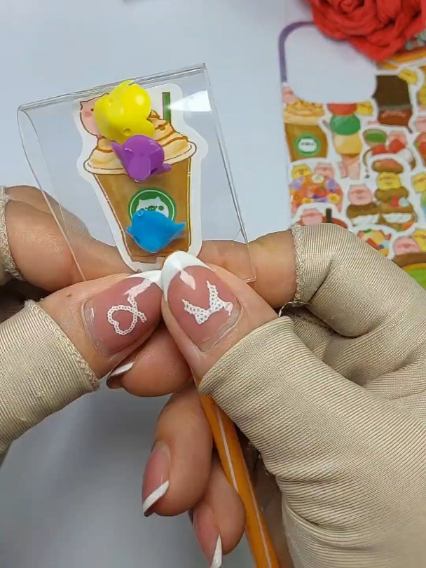 好可爱的小猪猪喝奶茶