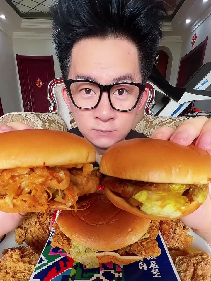 肯德基新品酸菜五花肉汉堡孜然牛肉鸡腿双层堡炸鸡薯条