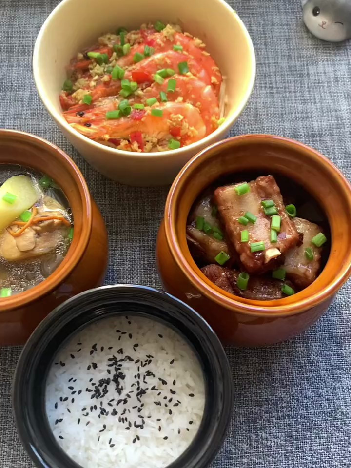 一两个人在家就可以像我这样吃,荤素搭配,清清爽爽