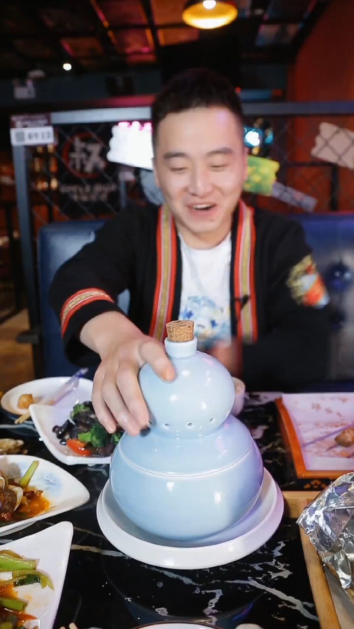 冬天就得补,烤鱼、烧烤、王八汤,一个都不能少