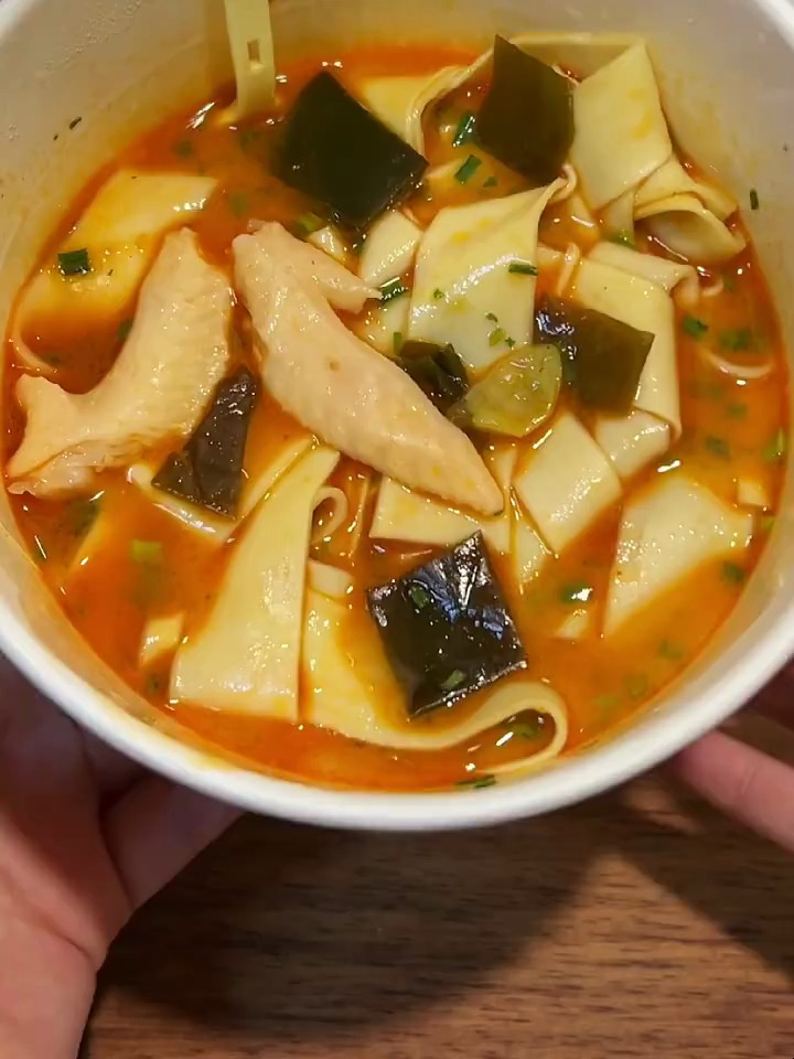 辣辣辣!酸辣!国产泡面太香噜