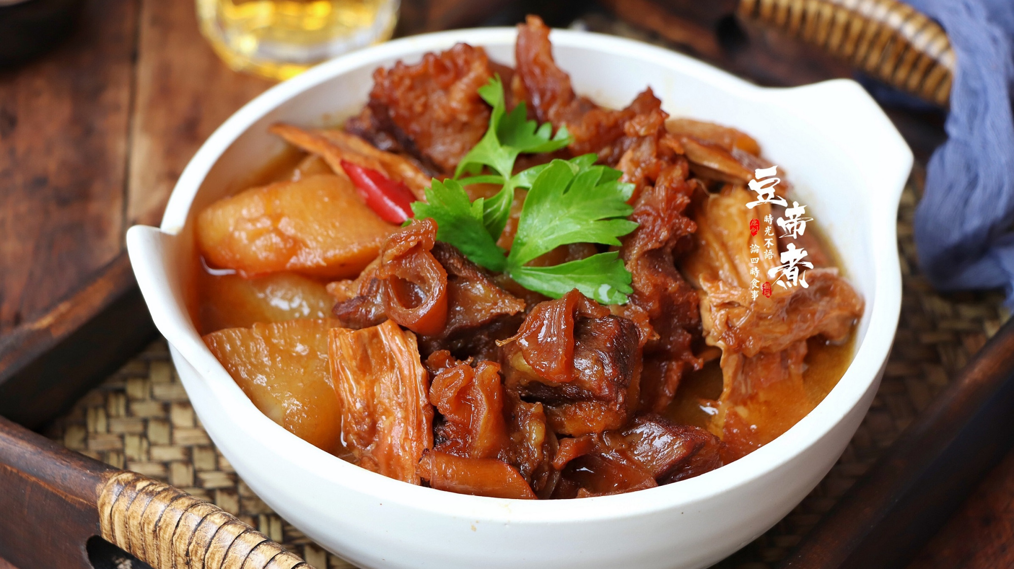 网友公认牛腩最好吃的做法,煲炖时加瓶啤酒,口感和味道没话说