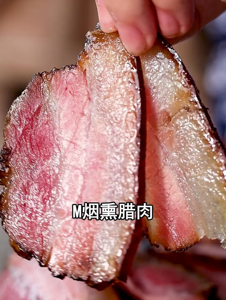 在重庆,过年来这里吃腊肉,成了当地人的习惯 烟熏腊肉