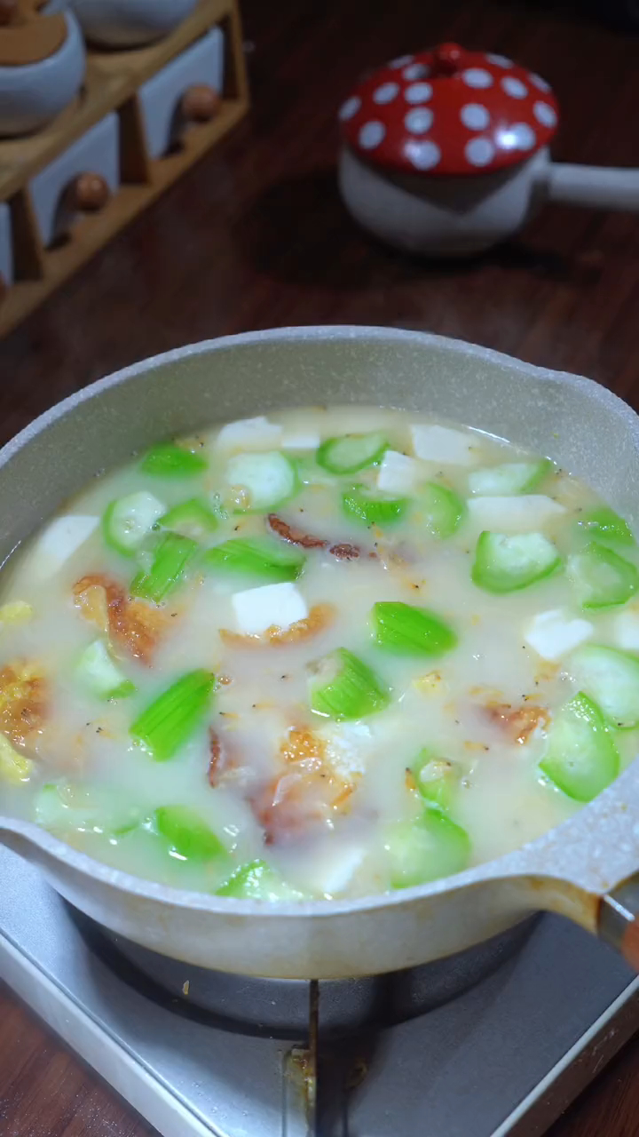 夏天最爱喝的一个汤,丝瓜鸡蛋虾皮汤大人小孩都喜欢喝