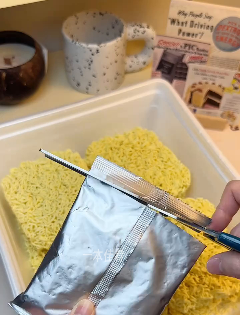 中国妹子在家DIY超大份量汉堡套餐,太过瘾了!