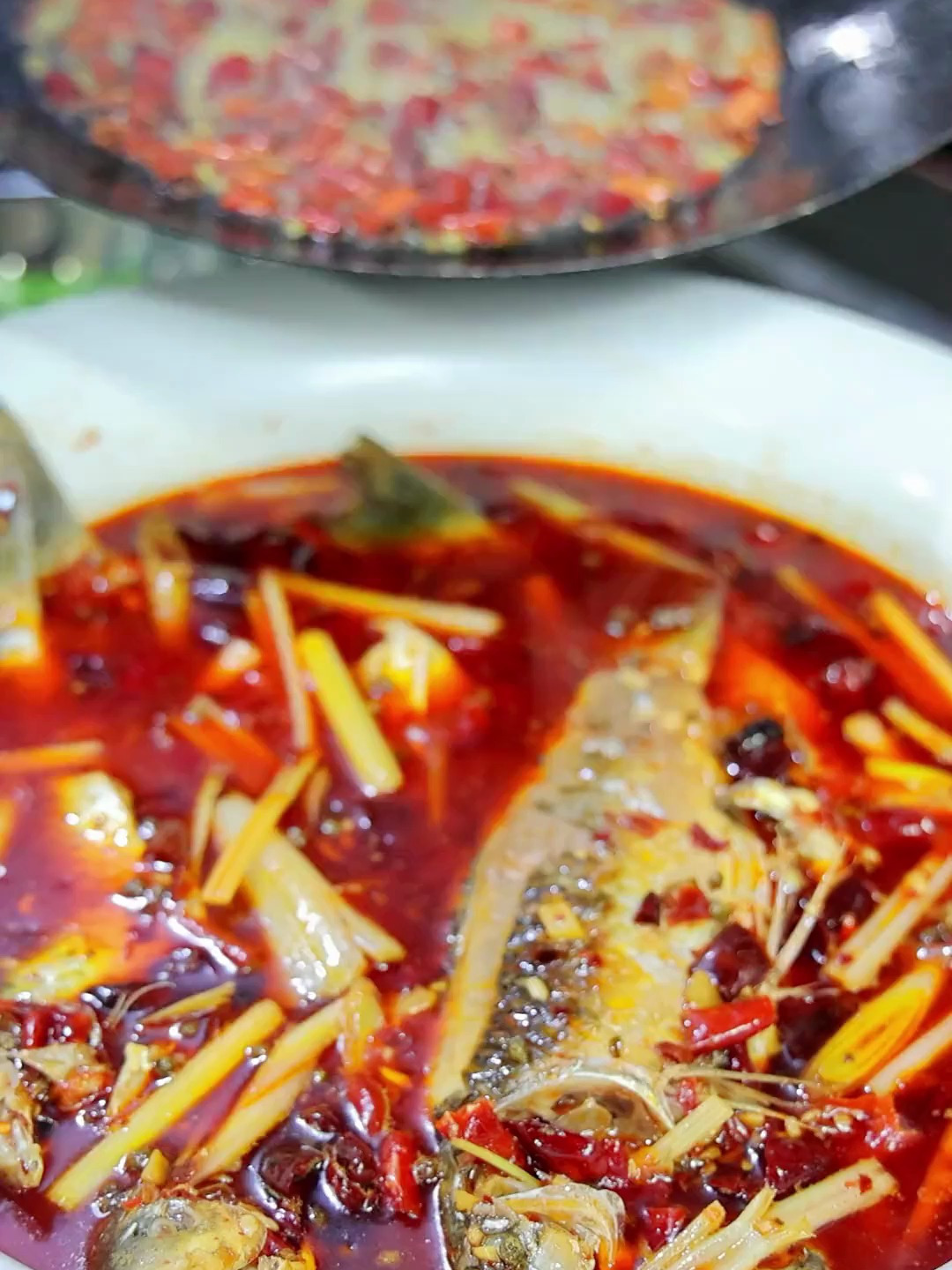 重庆江湖名菜邮亭鲫鱼的做法来了,麻辣鲜香嫩,做法简单