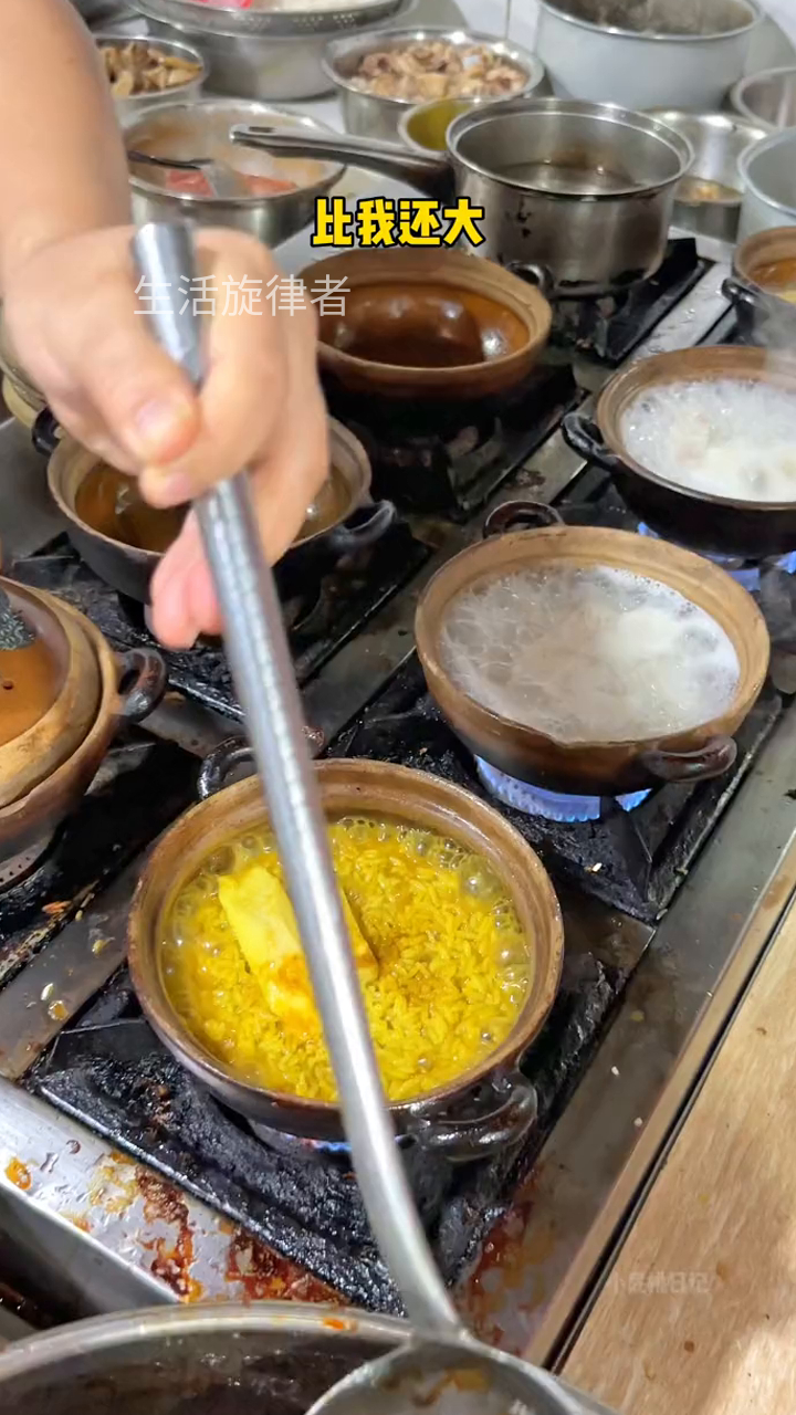 藏在漳州居民楼下的老字号砂锅煲仔饭!开了二十几年,每一口都能吃到锅巴,香迷糊了!
