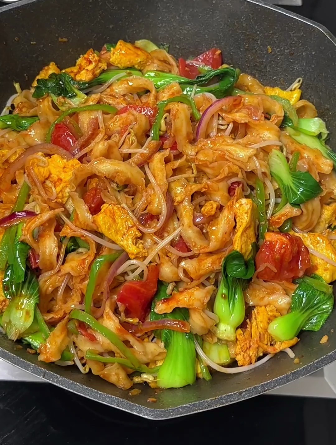 下班回家不知道吃啥 来份西红柿炒刀削面吃吃吧 裹满了酱汁