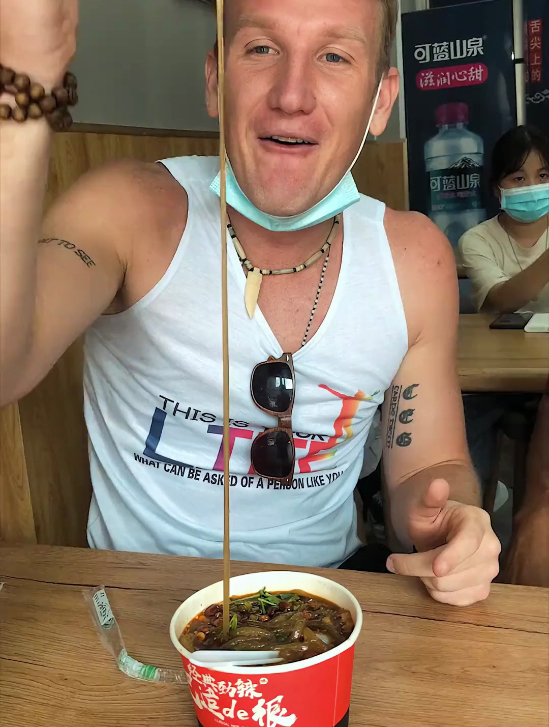 这一次全员好评!感受酸辣粉的神秘力量,明天发肉夹馍