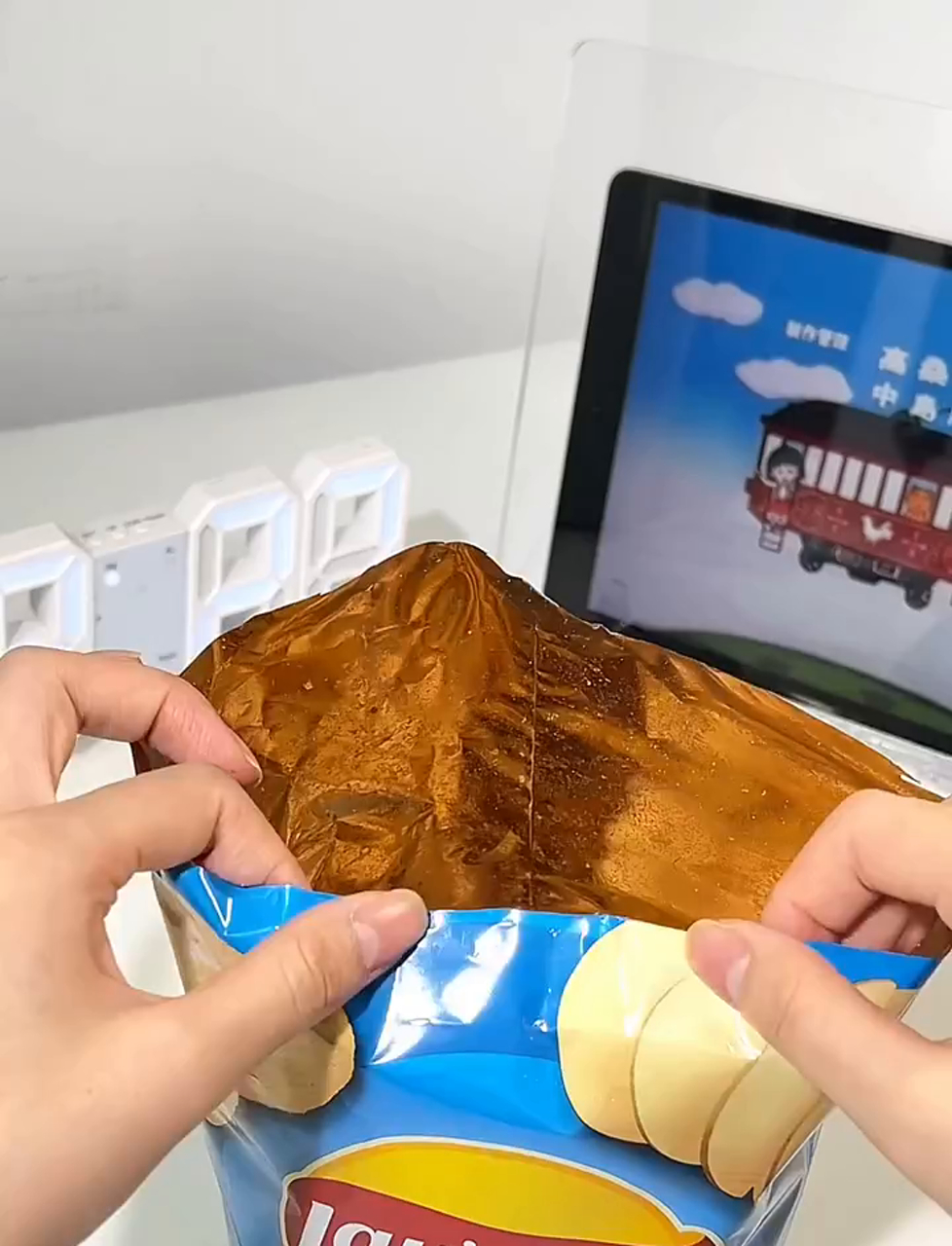 瞧瞧,谁家还没囤上自带包装盒的薯片呢?!