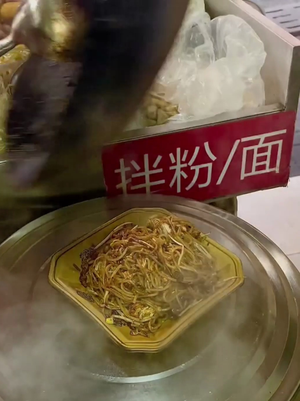 总要来南昌吃一次油渣炒粉吧!
