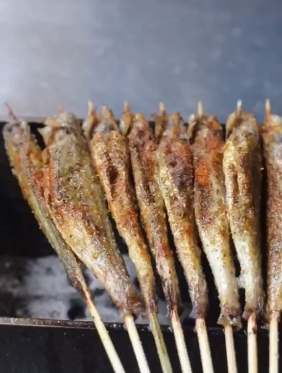 昆明美食 正宗江岸小黄鱼