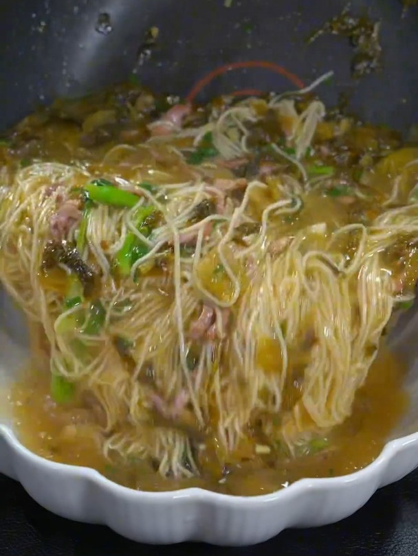 教你做好吃的酸菜肉丝面