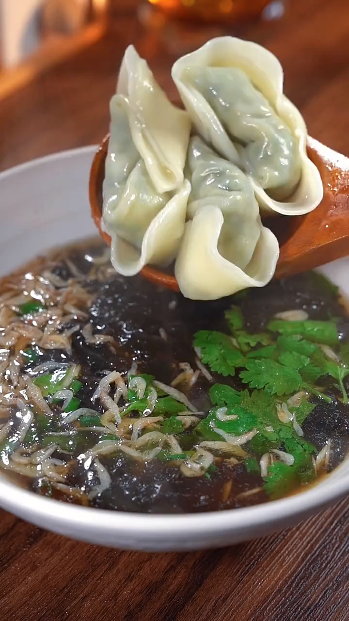 早餐不知道吃什么,快试试这个馄饨汤,做法简单,营养又美味!