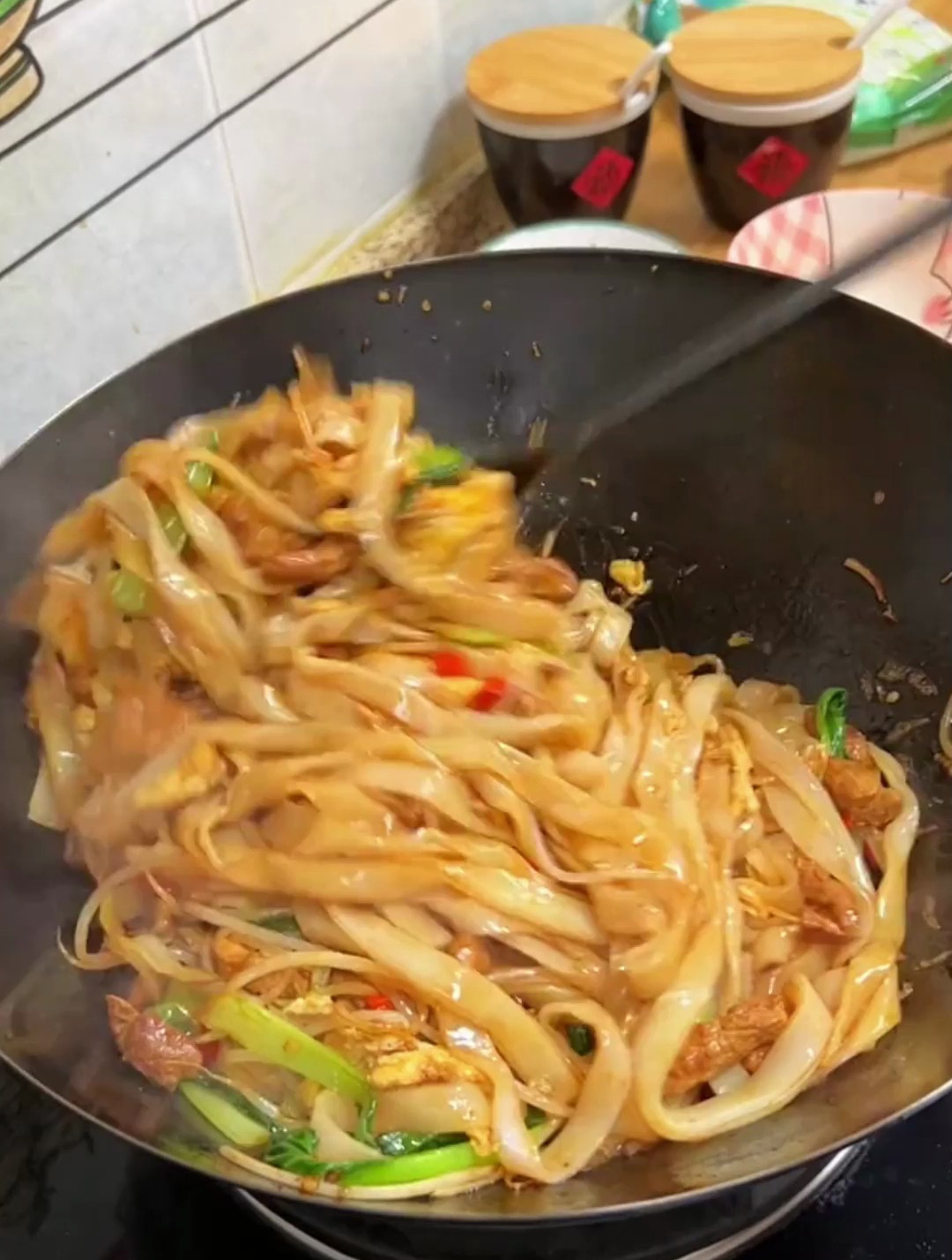 不知道吃啥试试这个肉丝鸡蛋炒河粉,几分钟就搞定