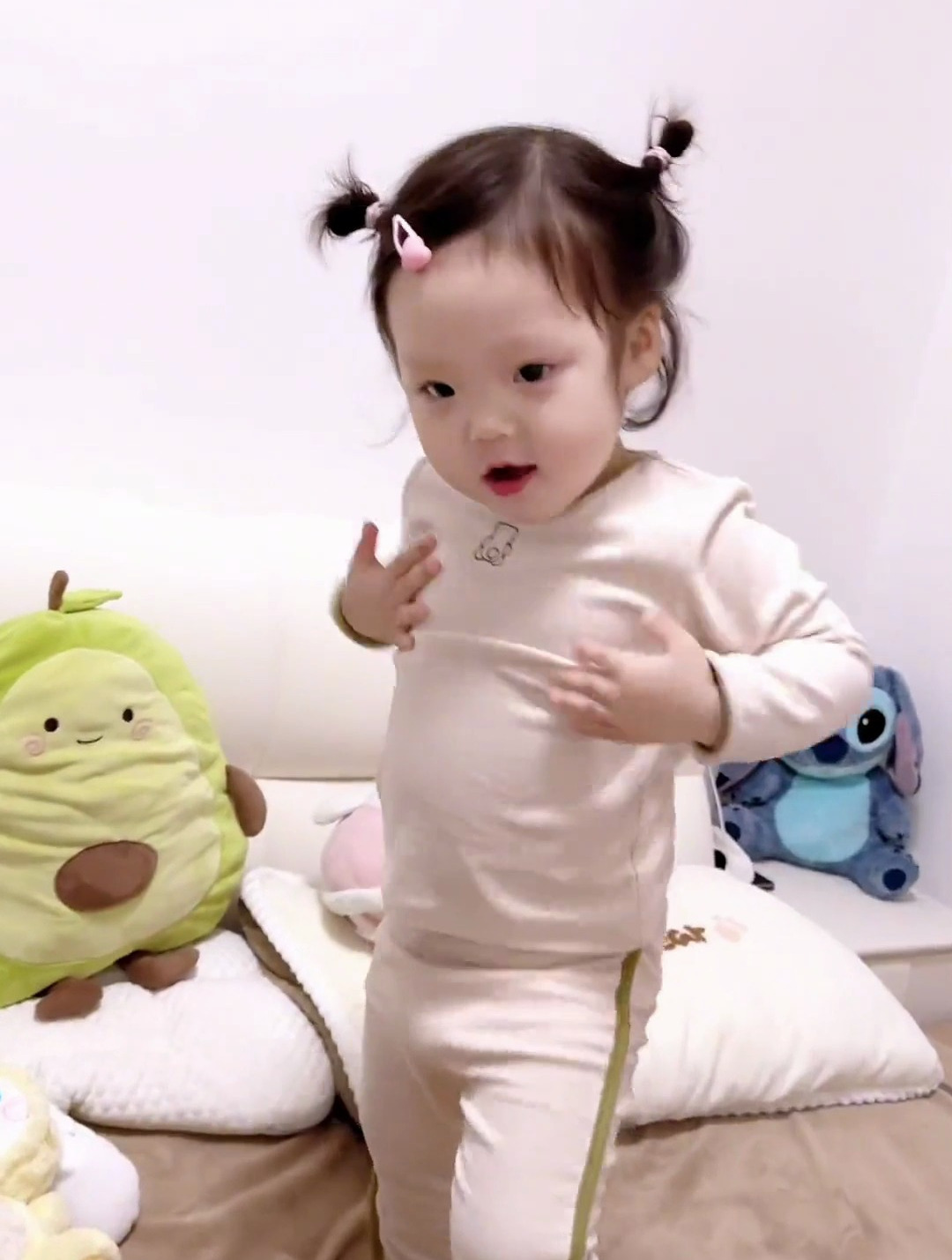 妈妈说,女孩子的肚子里装的都是可爱~