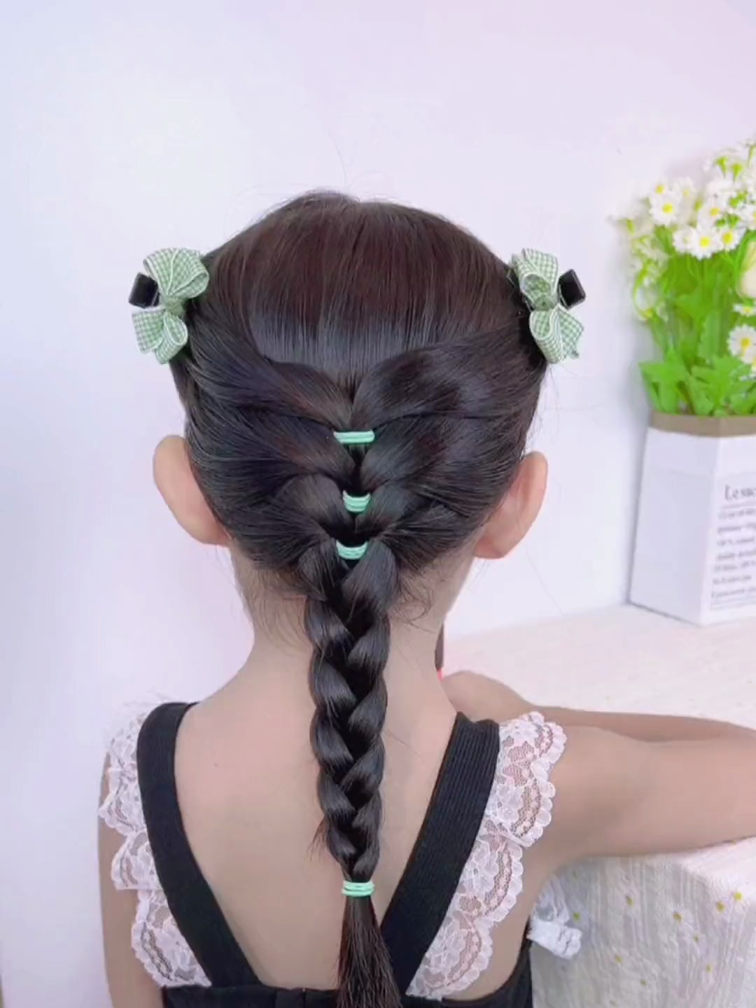 超简单的儿童鱼尾马尾辫家常来啦,日常穿裙子发型就这么扎
