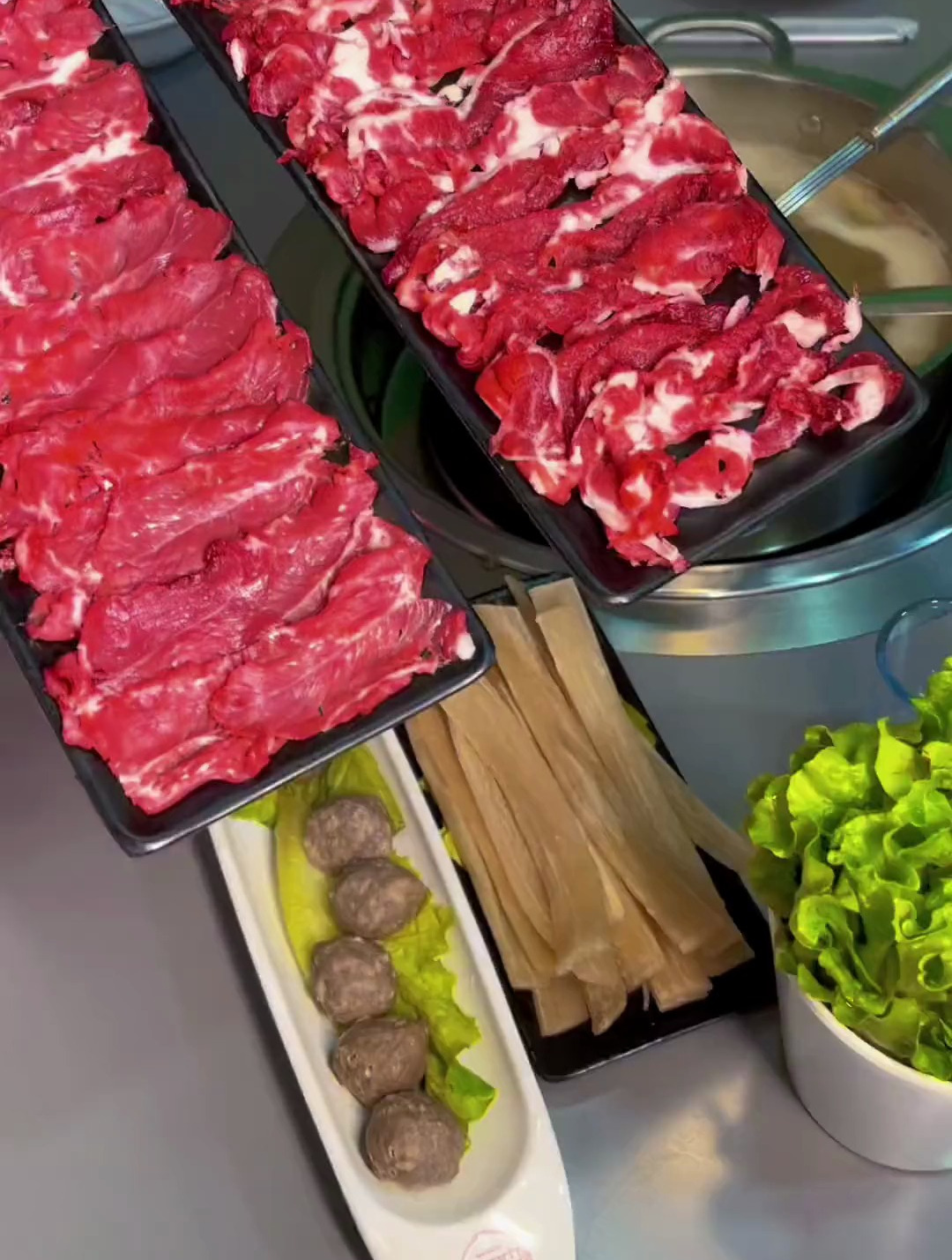 99就能吃到二大盘牛肉的潮汕牛肉火锅啦!