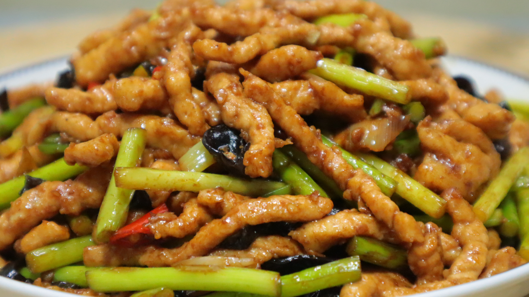 蒜苔炒肉丝到底先炒蒜苔还是肉丝,很多人都做错了,难怪不好吃
