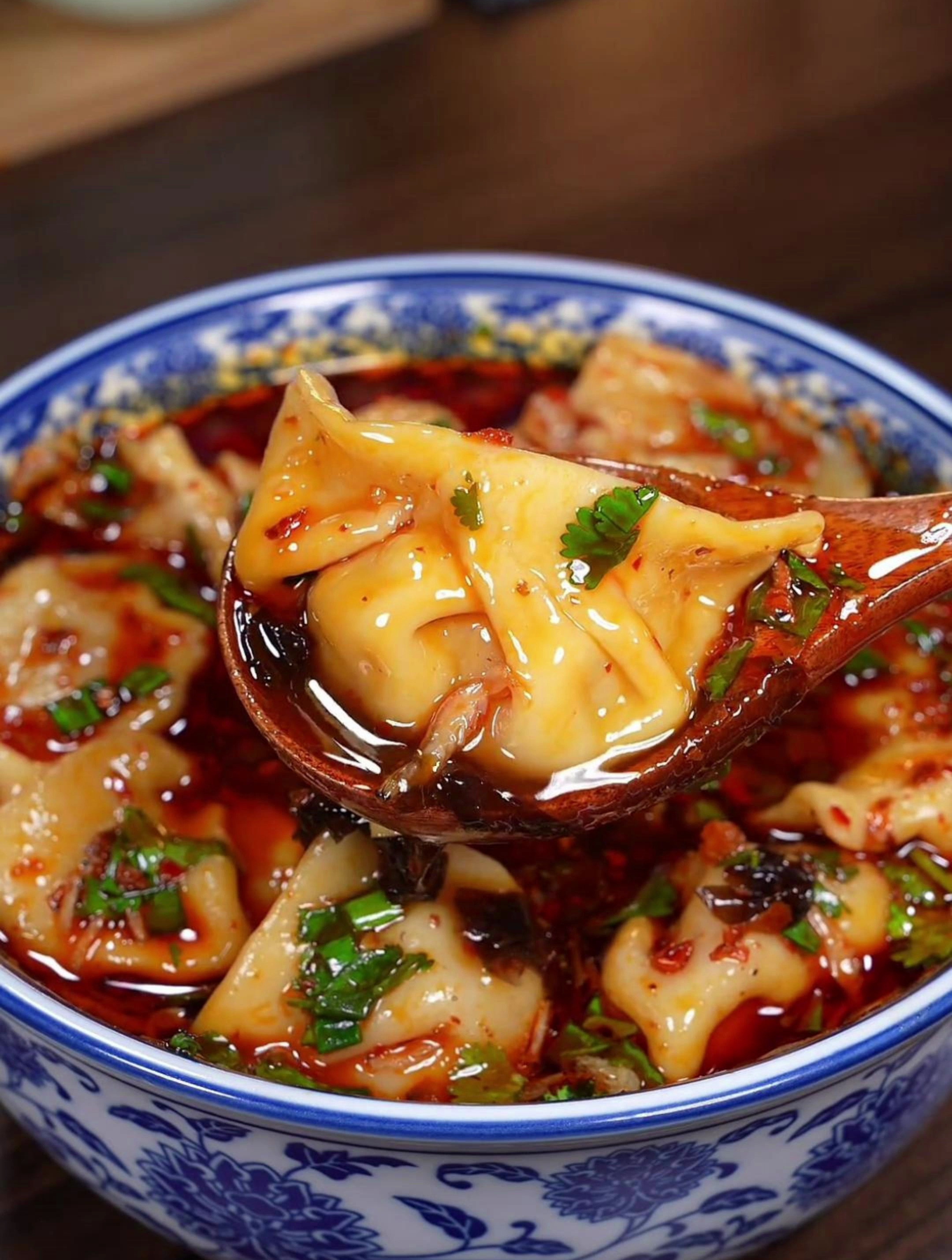 这样做的酸汤水饺,酸酸辣辣,特别好吃