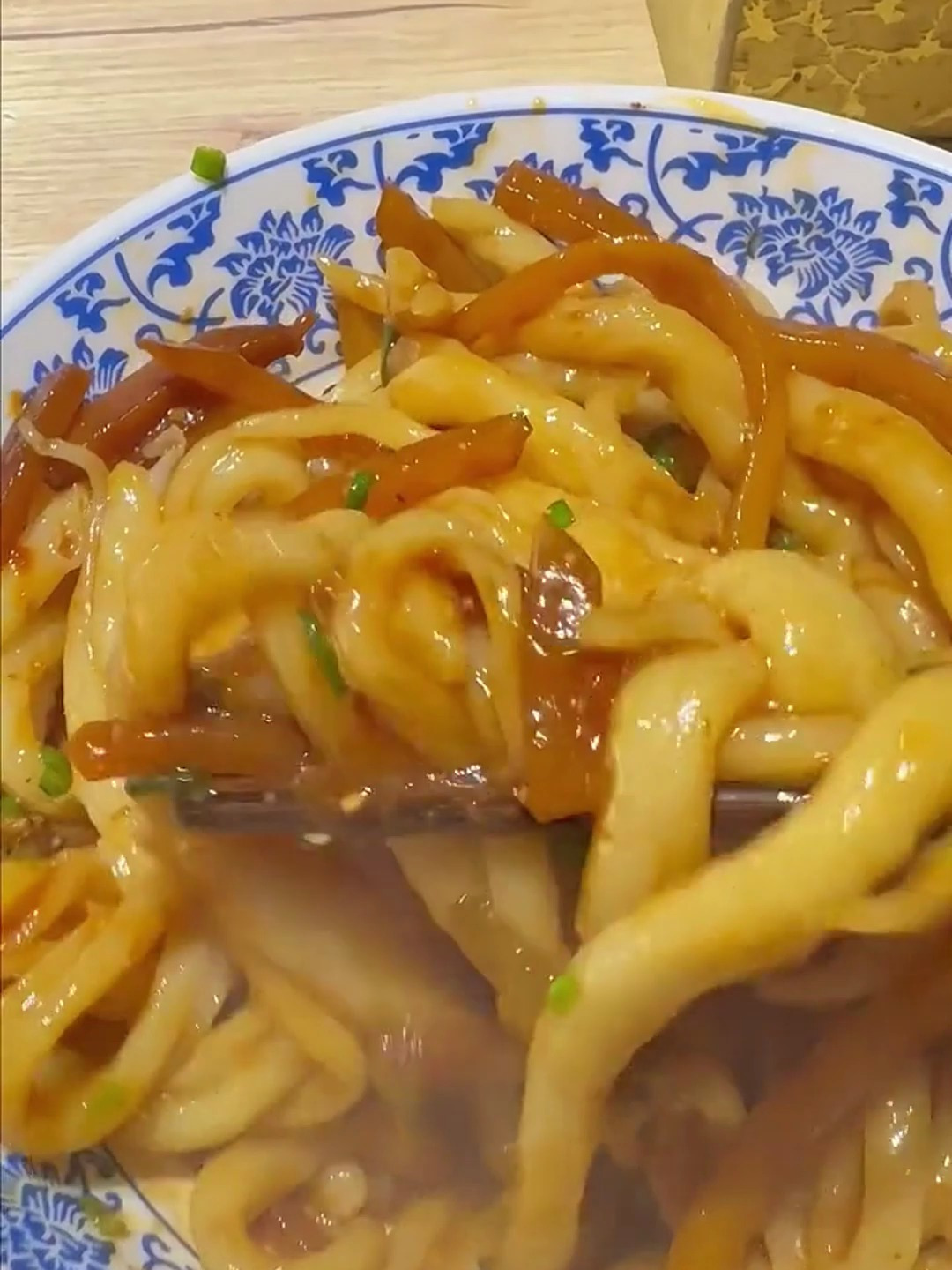 晋人都爱吃这一碗爽滑劲道的拨鱼面