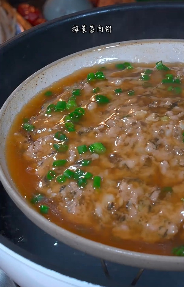鲜嫩可口的梅干菜蒸肉饼