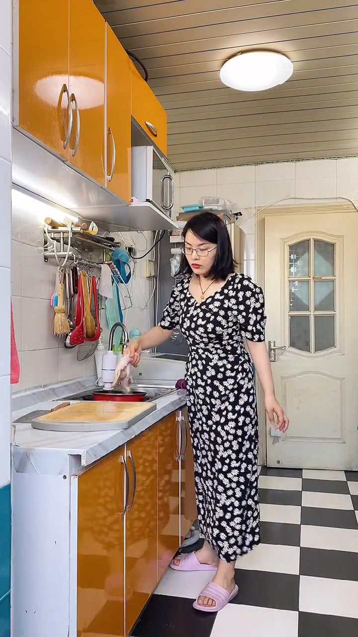 8块买了3个大鸡腿,做一锅香喷喷的黄焖鸡