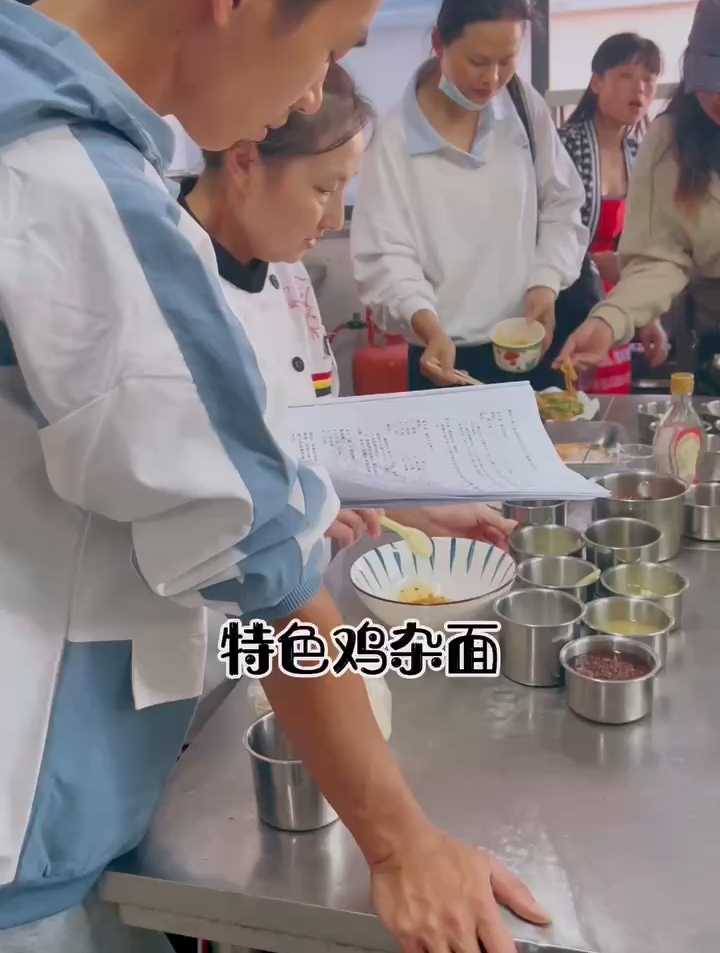 鸡杂面做法,重庆小面培训课程,泉州魅力小吃教正宗做法