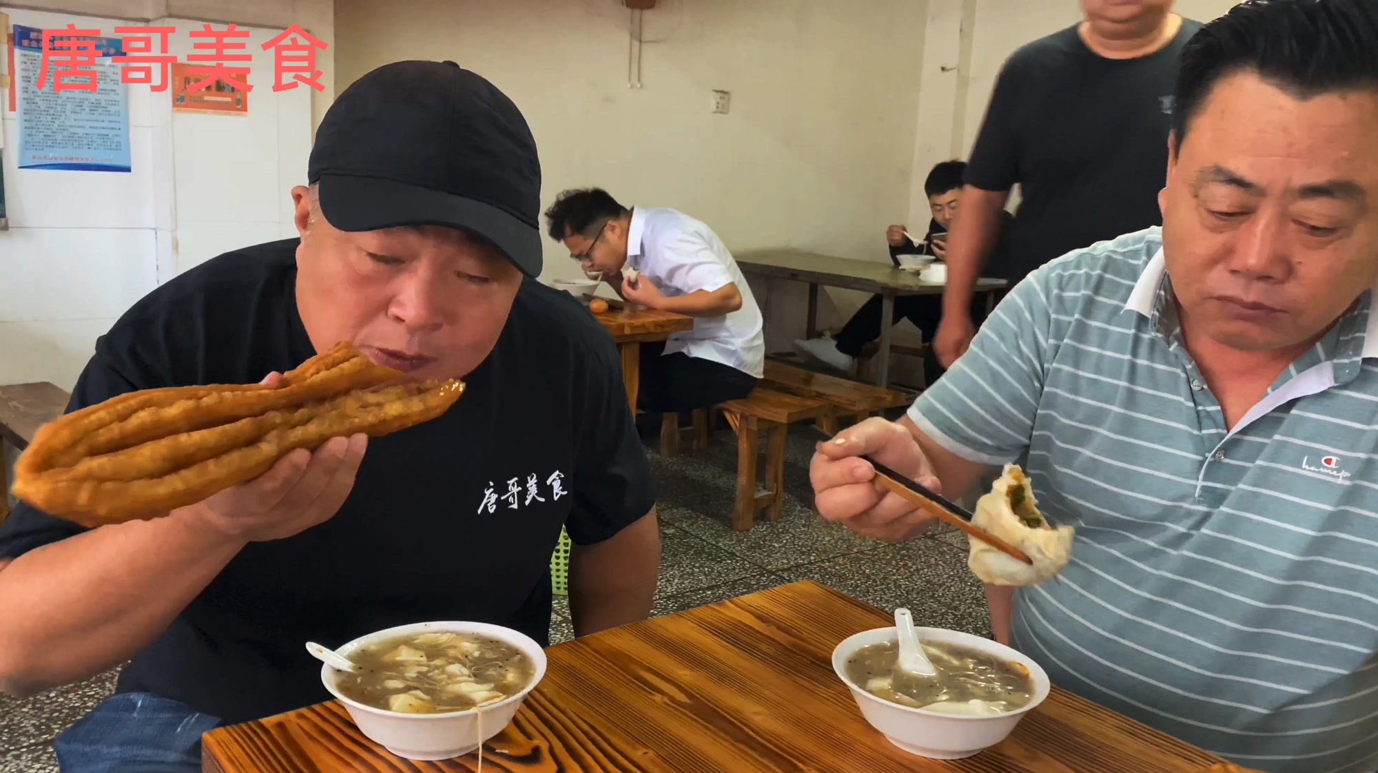 吃遍蒙城特色早餐小吃,辣汤豆腐脑配老油条,sa汤油饼,辣汤烧饼