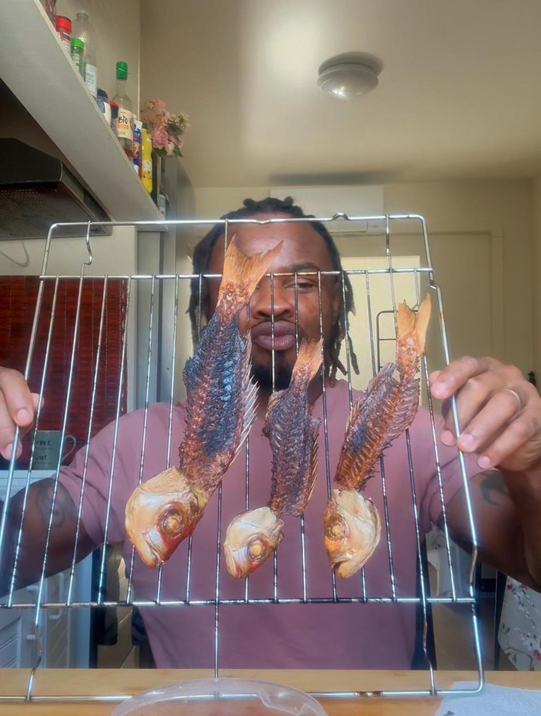 老外是有多喜欢吃鱼骨,真是不可思议啊