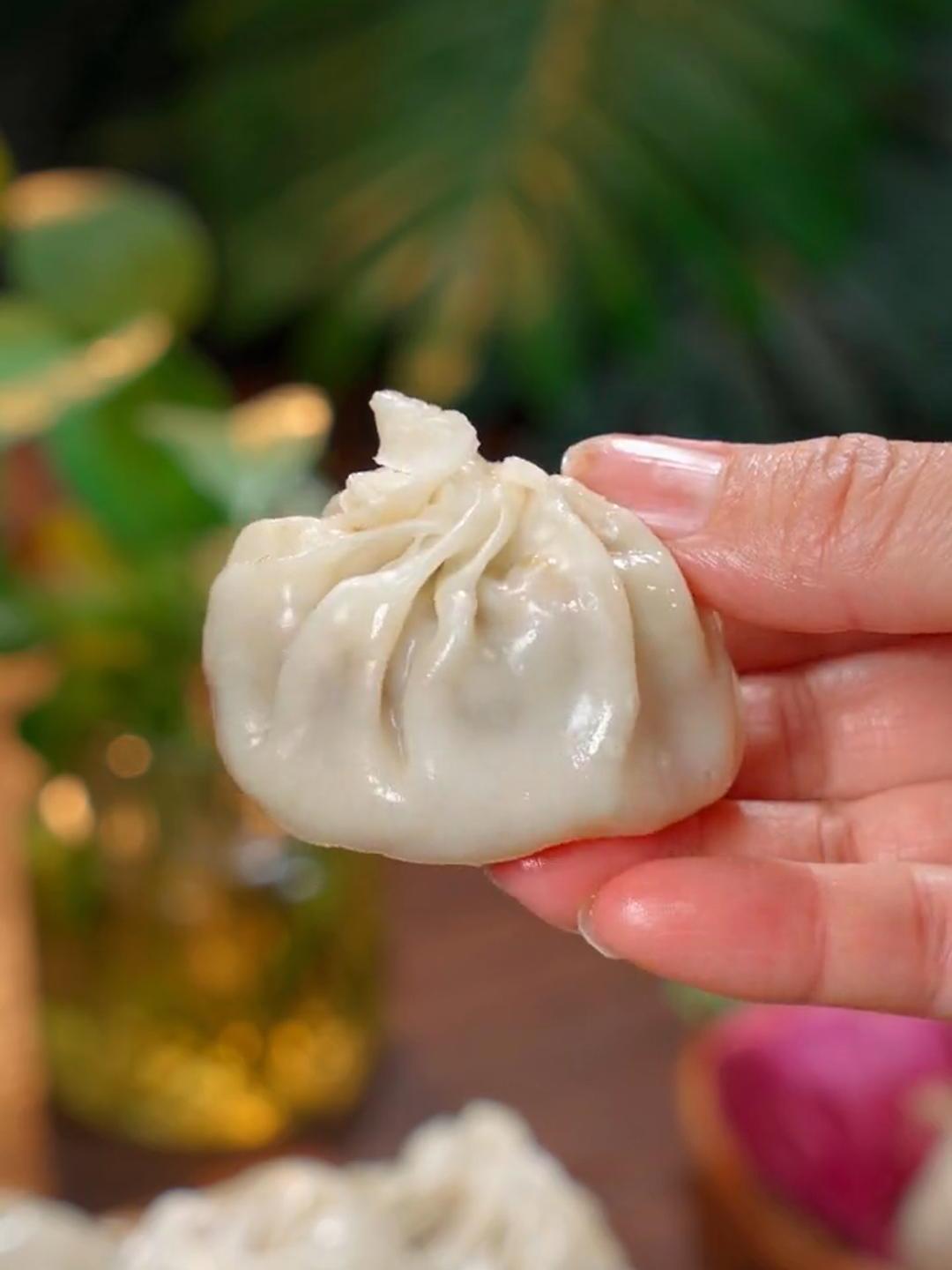 好吃的卷心菜肉馅小包子