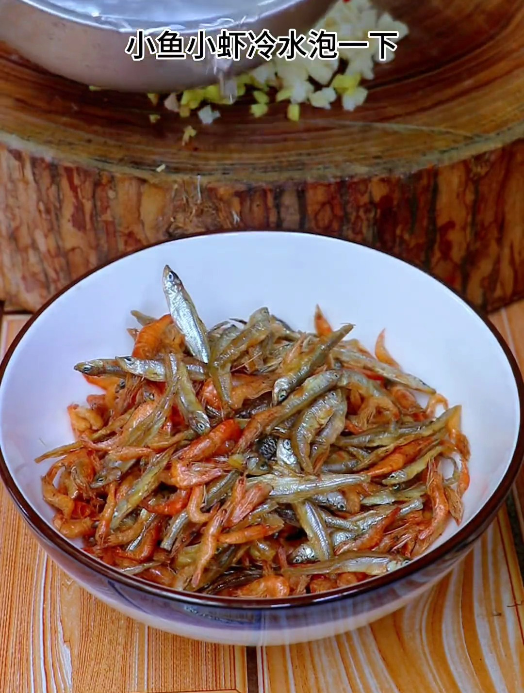 辣椒炒小鱼小虾,每次炒这个菜我都可以吃三碗饭